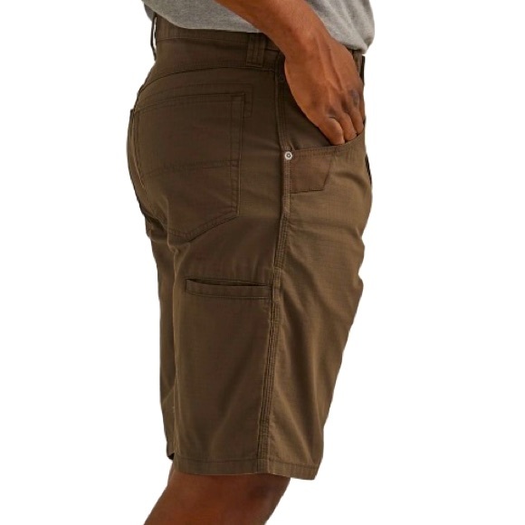 Wrangler Other - Men’s Wrangler® Workwear Relaxed Fit Technician Short
Men’s Size 44
Color: Loden